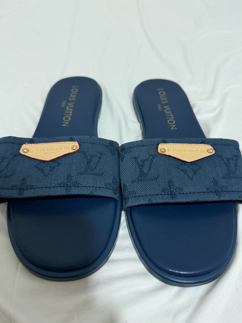 navy lv sandals size 7